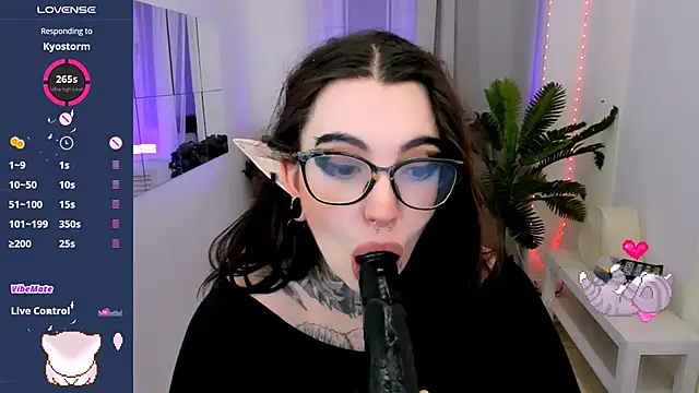 Snapshot of Dixi_Pixi_ chatting on 03.13.25 Dixi Pixi online show from 03.13.25