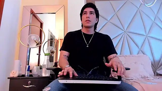Snapshot of Karimferrer chatting on 01.25.25 Karimferrer online show from 01.25.25