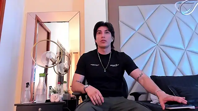 Snapshot of Karimferrer chatting on 01.29.25 Karimferrer online show from 01.29.25