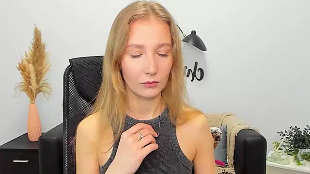 Snapshot of LolaWilsons chatting on 01.29.25 LolaWilsons online show from 01.29.25