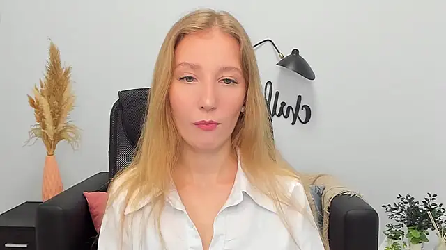 Snapshot of LolaWilsons chatting on 02.13.25 LolaWilsons online show from 02.13.25