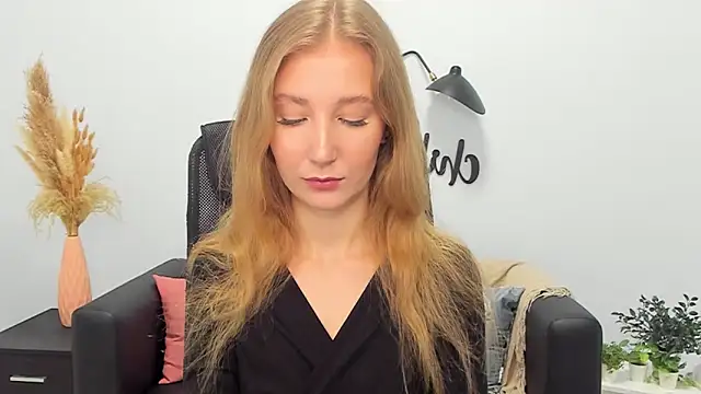 Snapshot of LolaWilsons chatting on 02.27.25 LolaWilsons online show from 02.27.25