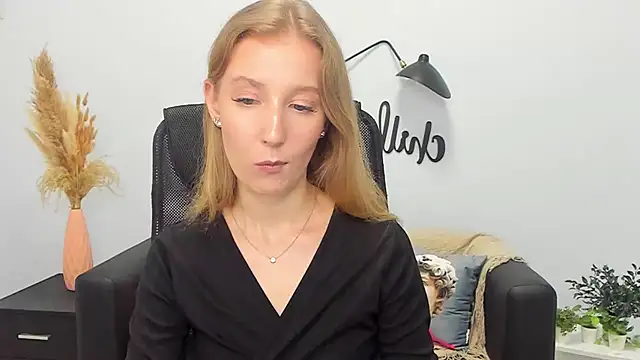 Snapshot of LolaWilsons chatting on 03.06.25 LolaWilsons online show from 03.06.25