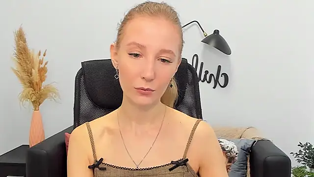 Snapshot of LolaWilsons chatting on 03.21.25 LolaWilsons online show from 03.21.25