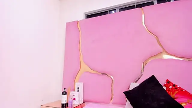 VaneLin18 online show from 12.03.25