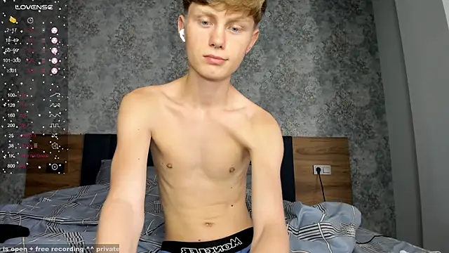 Snapshot of christian_di0r chatting on 03.17.25 christian di0r online show from 03.17.25