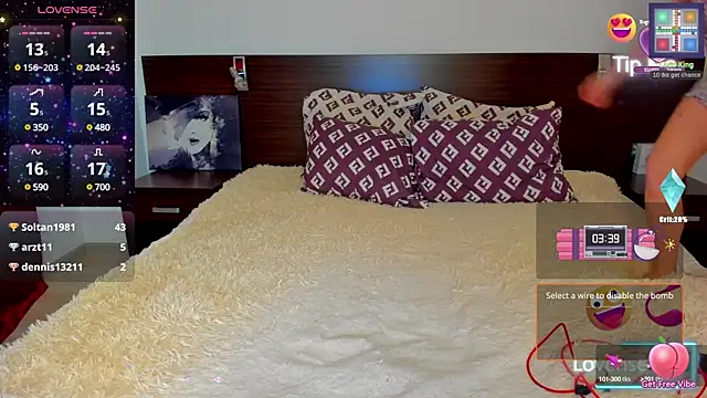 Hanna Becrett17 online show from 12.25.24