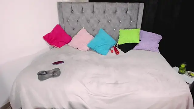 valenthottie online show from 03.23.25