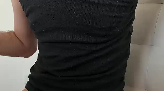 Snapshot of YoungHairyBi chatting on 02.13.25 YoungHairyBi online show from 02.13.25