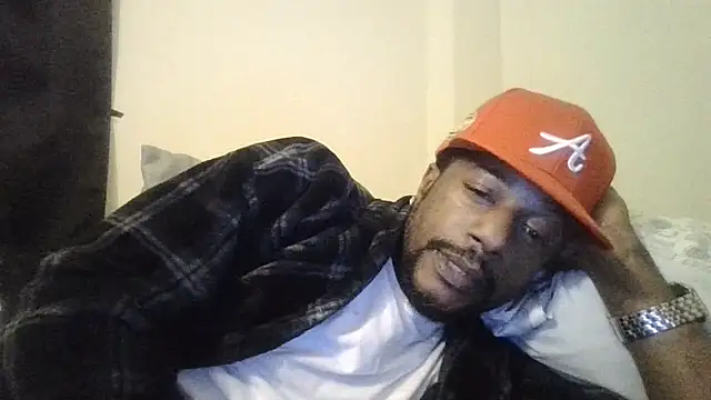 Snapshot of DreamvilleINC chatting on 11.02.25 DreamvilleINC online show from 11.02.25