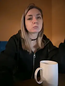 Snapshot of Crazy-Rosa chatting on 01.10.25 Crazy-Rosa online show from 01.10.25