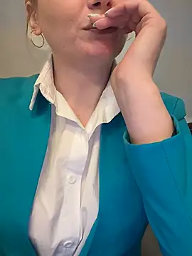 Snapshot of Crazy-Rosa chatting on 02.01.25 Crazy-Rosa online show from 02.01.25