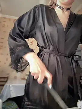 Snapshot of Crazy-Rosa chatting on 02.15.25 Crazy-Rosa online show from 02.15.25