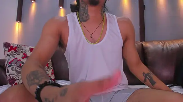 Snapshot of _cannabitch chatting on 12.19.24 cannabitch online show from 12.19.24