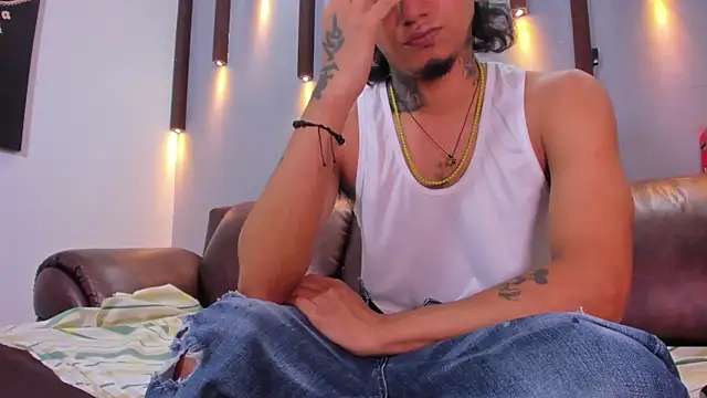 Snapshot of _cannabitch chatting on 12.20.24 cannabitch online show from 12.20.24