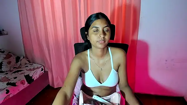 Snapshot of FalakRese chatting on 09.08.25 FalakRese online show from 09.08.25