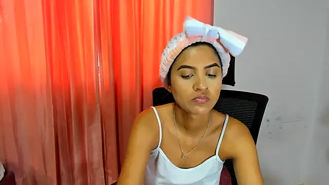 Snapshot of FalakRese chatting on 10.04.25 FalakRese online show from 10.04.25