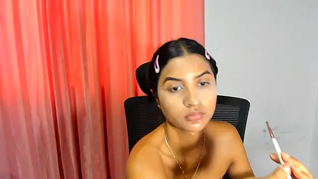 Snapshot of FalakRese chatting on 11.08.25 FalakRese online show from 11.08.25