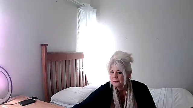 Snapshot of Miahotmilf chatting on 02.23.25 Miahotmilf online show from 02.23.25