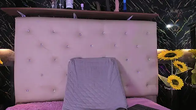 Alexa Smith   online show from 10.08.25