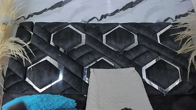 Alexa Smith   online show from 12.04.25