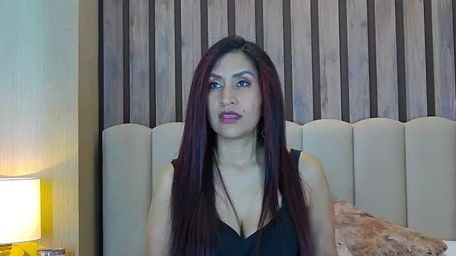 Snapshot of MonicaMoret chatting on 01.24.25 MonicaMoret online show from 01.24.25