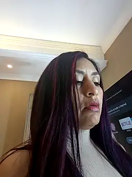 Snapshot of MonicaMoret chatting on 01.25.25 MonicaMoret online show from 01.25.25