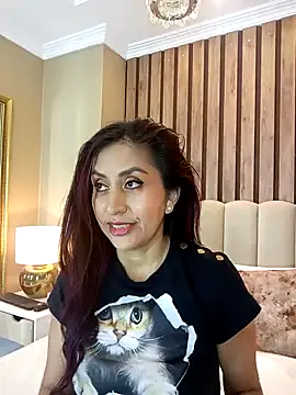 Snapshot of MonicaMoret chatting on 02.13.25 MonicaMoret online show from 02.13.25