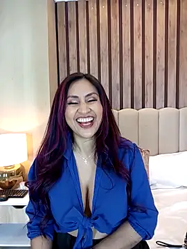 Snapshot of MonicaMoret chatting on 03.10.25 MonicaMoret online show from 03.10.25