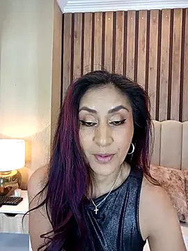 Snapshot of MonicaMoret chatting on 03.12.25 MonicaMoret online show from 03.12.25