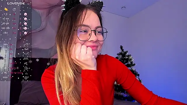 Snapshot of Kelly_Cuutie chatting on 12.28.24 Kelly Cuutie online show from 12.28.24