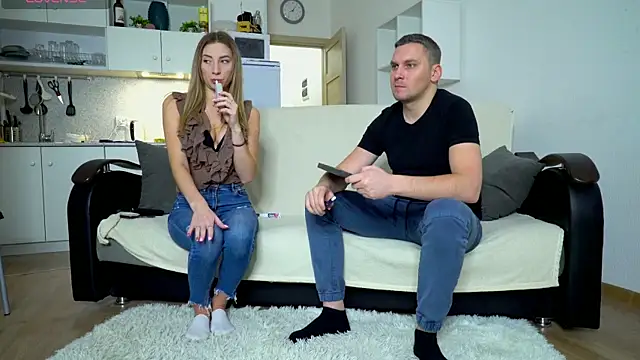 littlesweettifany online show from 12.09.24