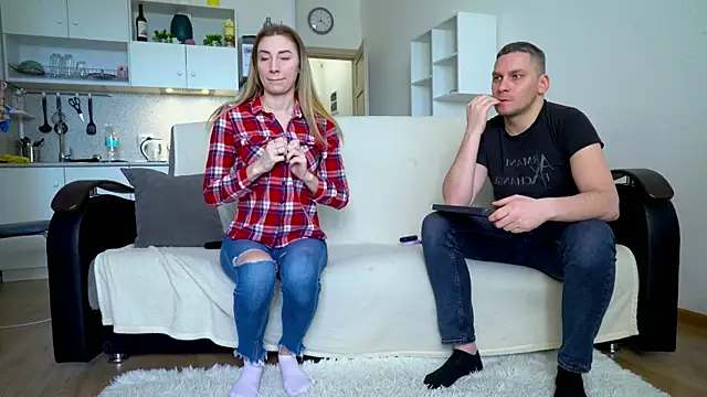 Snapshot of littlesweettifany chatting on 03.17.25 littlesweettifany online show from 03.17.25