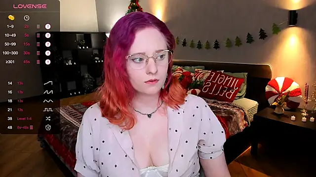 Snapshot of Aemilia_ chatting on 12.19.24 Aemilia online show from 12.19.24