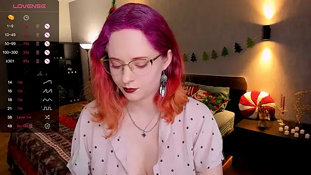 Snapshot of Aemilia_ chatting on 12.29.24 Aemilia online show from 12.29.24