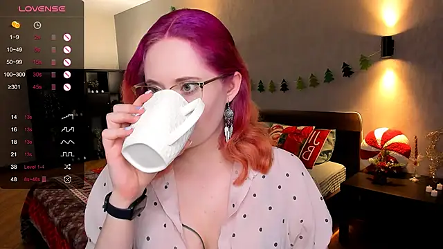 Snapshot of Aemilia_ chatting on 01.07.25 Aemilia online show from 01.07.25
