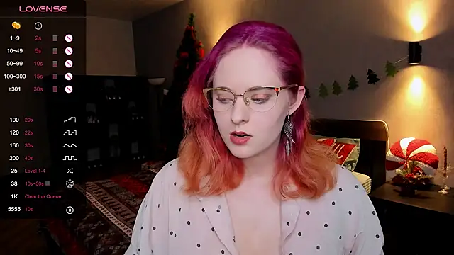Snapshot of Aemilia_ chatting on 01.08.25 Aemilia online show from 01.08.25