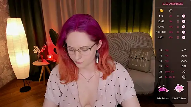 Snapshot of Aemilia_ chatting on 01.13.25 Aemilia online show from 01.13.25