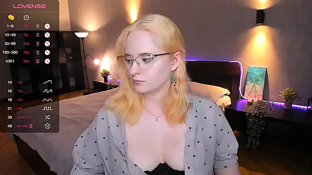 Snapshot of Aemilia_ chatting on 01.24.25 Aemilia online show from 01.24.25
