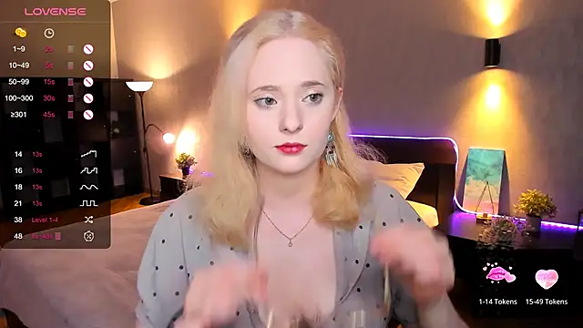 Snapshot of Aemilia_ chatting on 01.29.25 Aemilia online show from 01.29.25