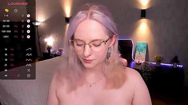 Snapshot of Aemilia_ chatting on 02.08.25 Aemilia online show from 02.08.25