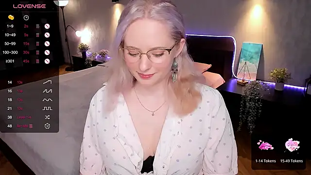 Snapshot of Aemilia_ chatting on 02.09.25 Aemilia online show from 02.09.25