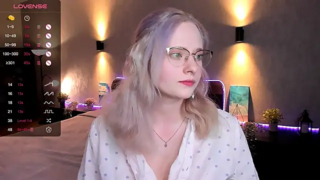 Snapshot of Aemilia_ chatting on 02.12.25 Aemilia online show from 02.12.25