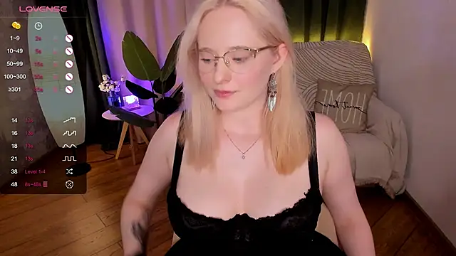 Snapshot of Aemilia_ chatting on 02.16.25 Aemilia online show from 02.16.25