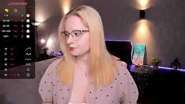 Snapshot of Aemilia_ chatting on 03.16.25 Aemilia online show from 03.16.25
