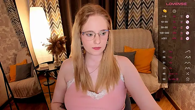 Snapshot of Aemilia_ chatting on 09.13.25 Aemilia online show from 09.13.25