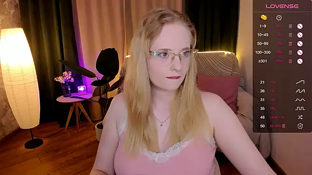 Snapshot of Aemilia_ chatting on 09.14.25 Aemilia online show from 09.14.25