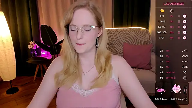 Snapshot of Aemilia_ chatting on 09.23.25 Aemilia online show from 09.23.25