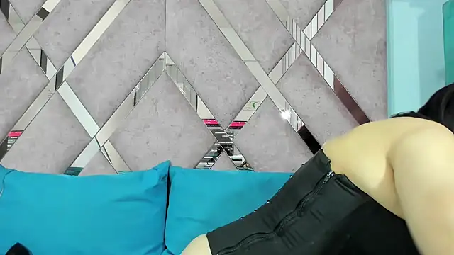 Mulan sexy01 online show from 12.01.25