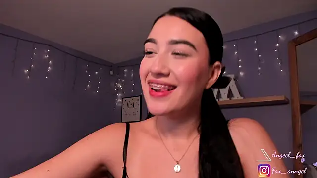Snapshot of angeel_fox chatting on 01.21.25 angeel fox online show from 01.21.25